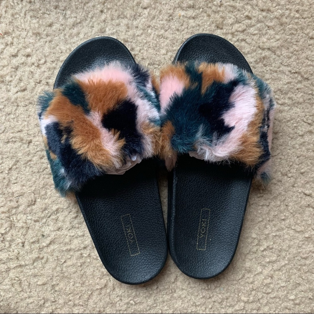 YOKI Multi Colored Fur Slides